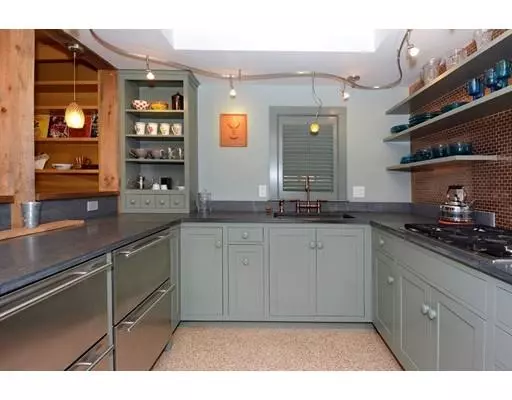 Ipswich, MA 01938,38 North Main St