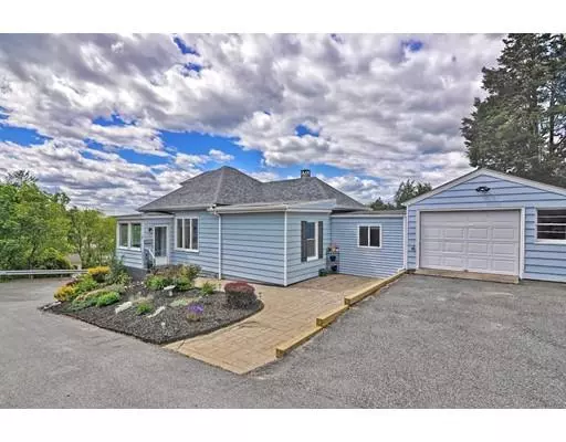 33 Wesley Ave, Swansea, MA 02777