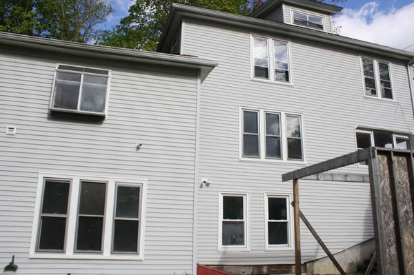 Greenfield, MA 01301,77 Pierce St