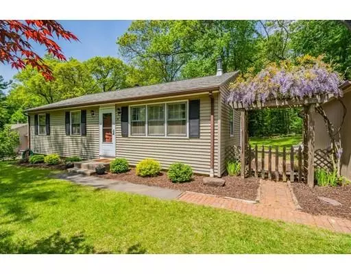 28 Knollwood Dr, Westfield, MA 01085