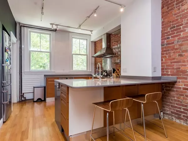 Cambridge, MA 02139,64 Highland Ave #3
