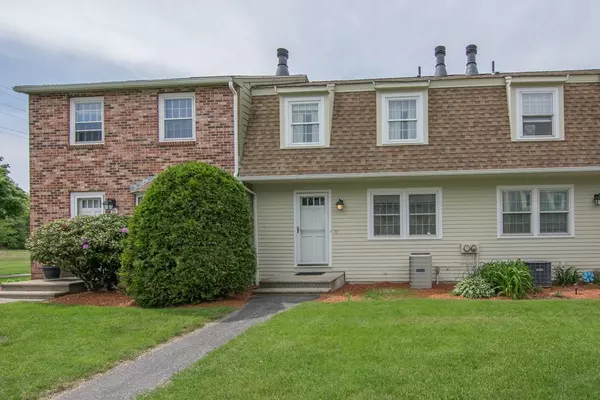77 Prescott Dr #77, Chelmsford, MA 01863