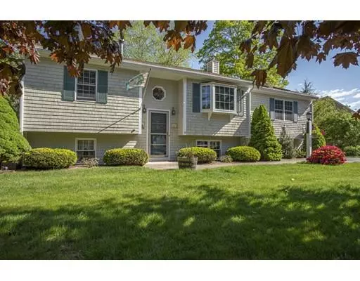 14 Rickey Ln, Wareham, MA 02538