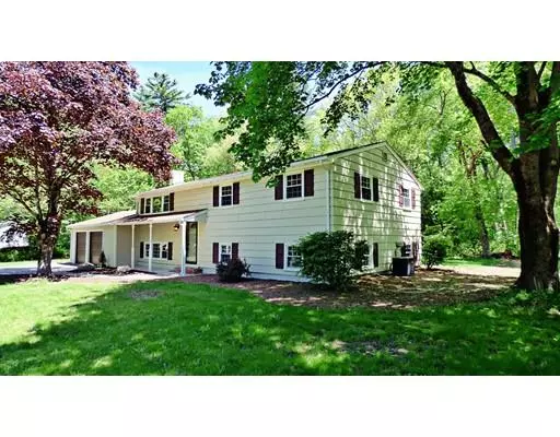 39 Fairwood Dr, Pembroke, MA 02359