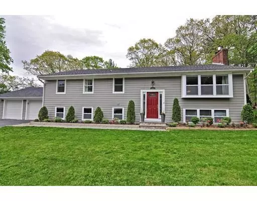 Hingham, MA 02043,15 Hazelwood Dr