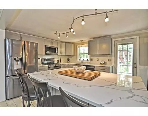 Hingham, MA 02043,15 Hazelwood Dr