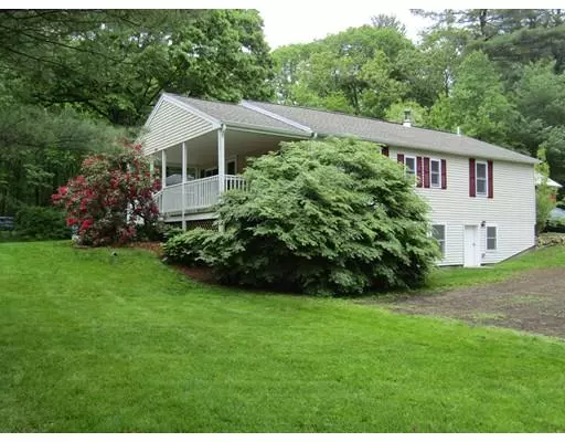 386 W Hartford Ave, Uxbridge, MA 01569