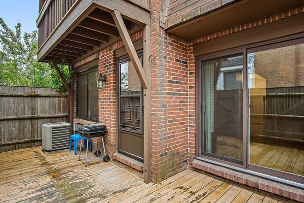 20 Laurelwood Dr #20, Stoughton, MA 02072