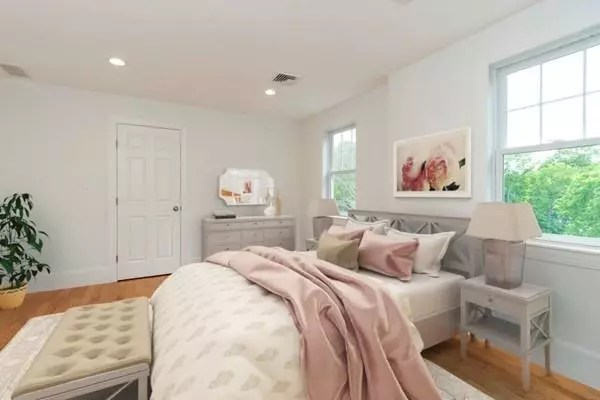 Cohasset, MA 02025,329 Beechwood St