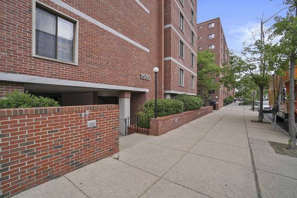 1580 Massachusetts Ave #6D, Cambridge, MA 02138