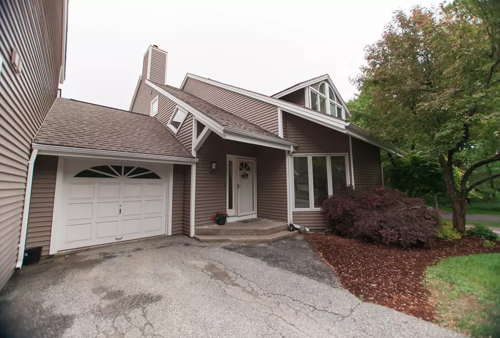 Southwick, MA 01077,47 S View Dr #47