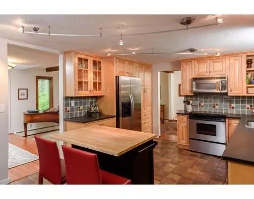 Hingham, MA 02043,142 Ward St