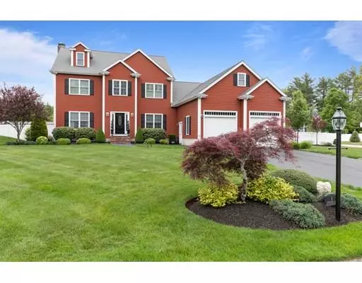 8 Christopher Ln, Hanson, MA 02341