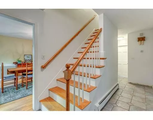 Milton, MA 02186,31 Highland Ln