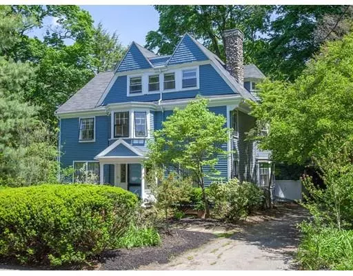 10 Maugus Avenue, Wellesley, MA 02481