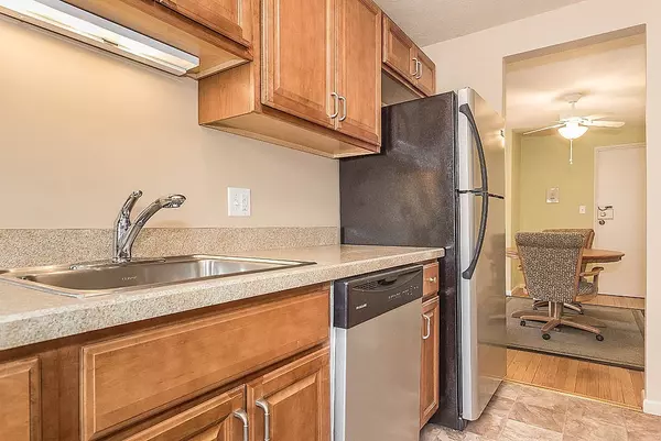 Arlington, MA 02474,7 Colonial Village Dr #7