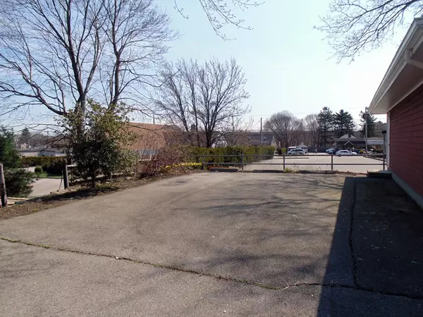 Somerset, MA 02726,40 Shawomet Avenue