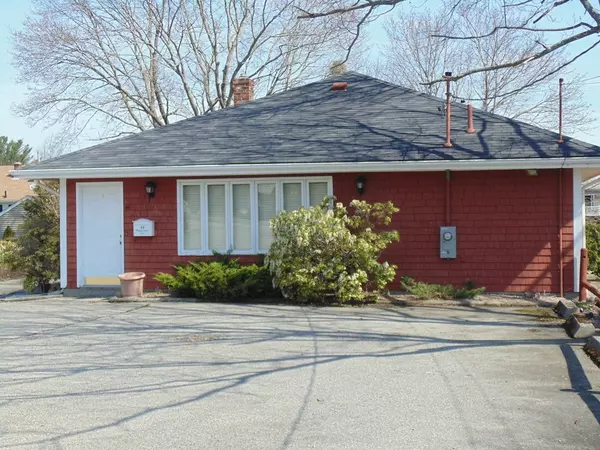 40 Shawomet Avenue, Somerset, MA 02726