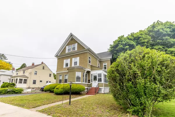 8 Oak Ave, Wakefield, MA 01880