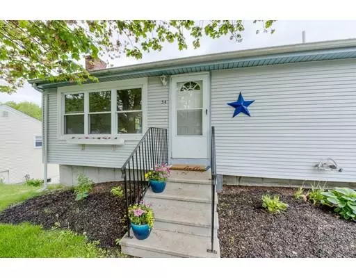 34 Green Farms Rd, Worcester, MA 01605
