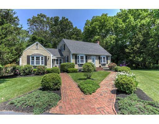 8 Colonial Rd, Medway, MA 02053