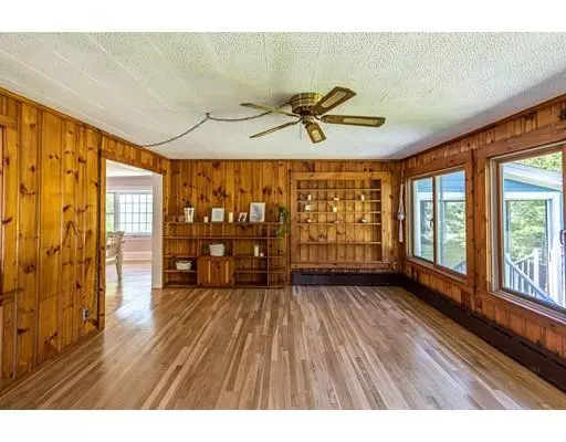 Ipswich, MA 01938,10 Putnam Rd