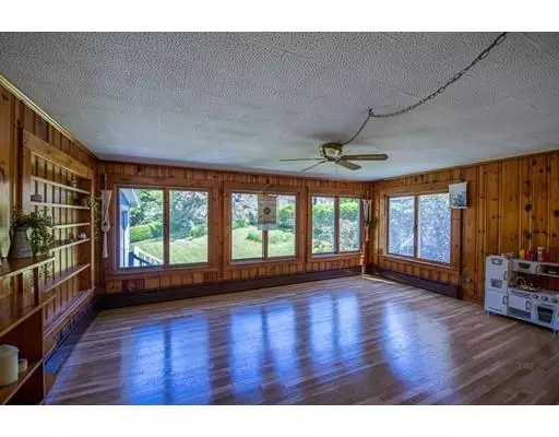 Ipswich, MA 01938,10 Putnam Rd