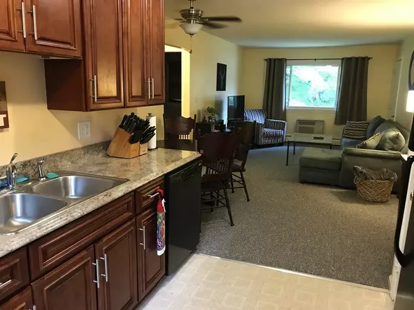 Westfield, MA 01085,549 Russell Rd #9C