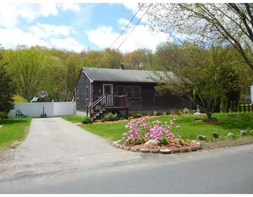 102 Cumberland Ave, North Attleboro, MA 02760