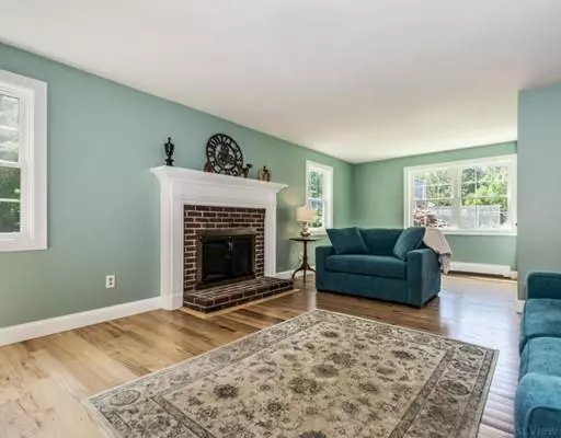 Acton, MA 01720,7 Mallard Road