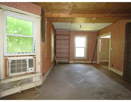 Westfield, MA 01085,30 Chestnut St