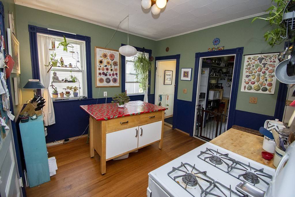 Somerville, MA 02143,98 Oxford St.