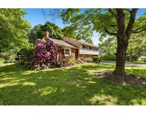 Wayland, MA 01778,4 Caulfield Road