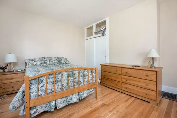 Amesbury, MA 01913,51-53 Prospect St