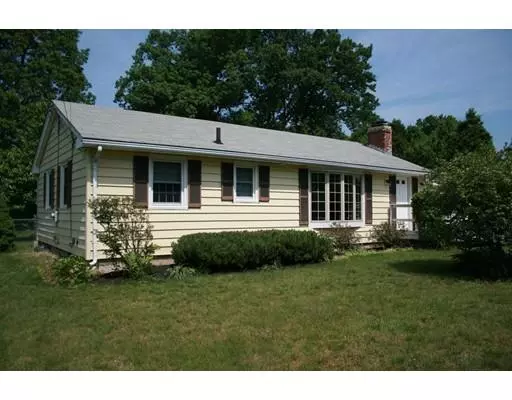 49 Westwood Dr, Westfield, MA 01085