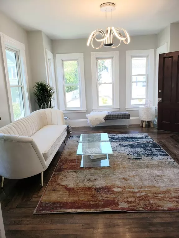 Swampscott, MA 01907,13 Roy St #1