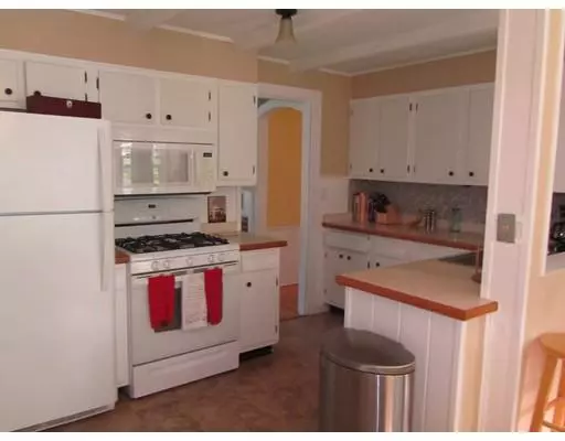 West Boylston, MA 01583,261 Maple St