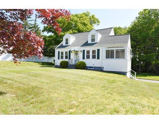 755 Monponsett St, Hanson, MA 02341