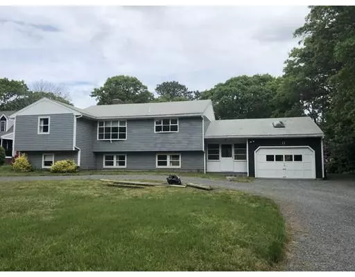 17 Whippoorwill Cir,  Mashpee,  MA 02649