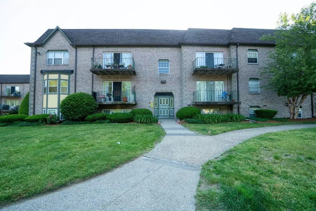 Brockton, MA 02301,102 Oak Lane #9