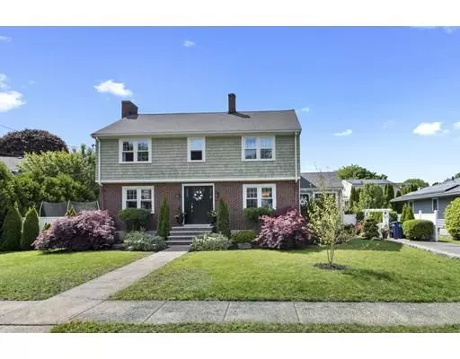 8 Castle Rd, Salem, MA 01970