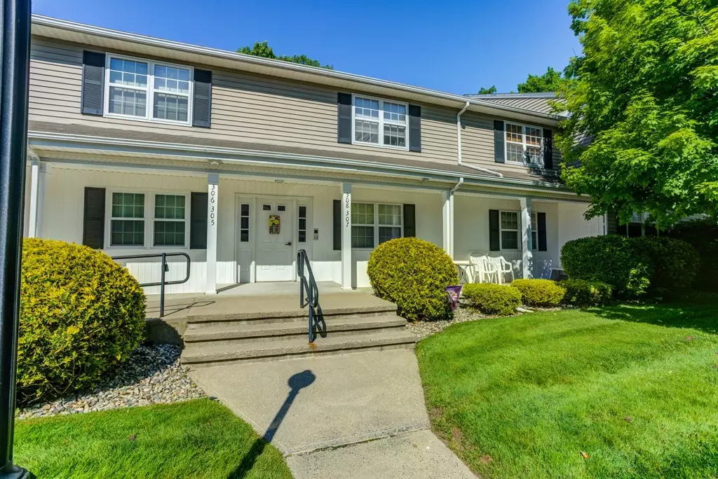 Ludlow, MA 01056,665 Center St #308