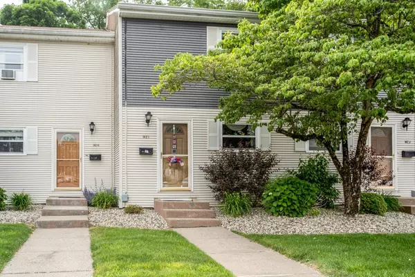 Agawam, MA 01001,142 Autumn St #I