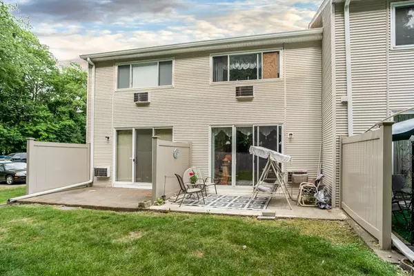 Agawam, MA 01001,142 Autumn St #I