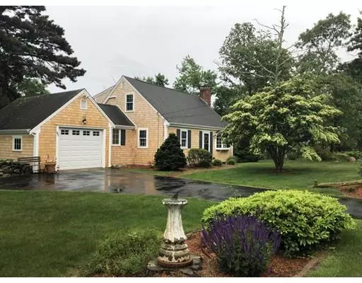 31 Bramble Ln, Dennis, MA 02638