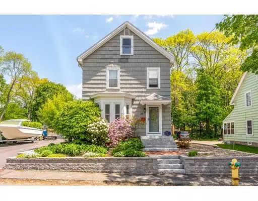 28 Oakland St, Amesbury, MA 01913