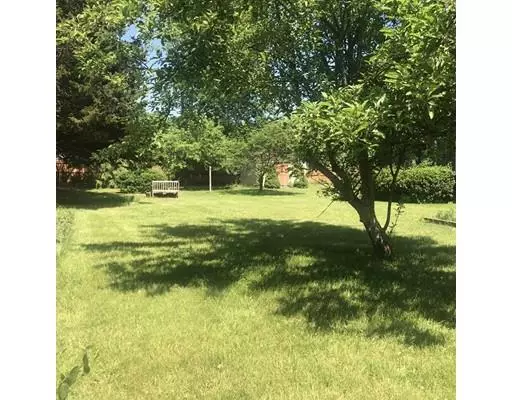 Ipswich, MA 01938,27 Fairview Ave