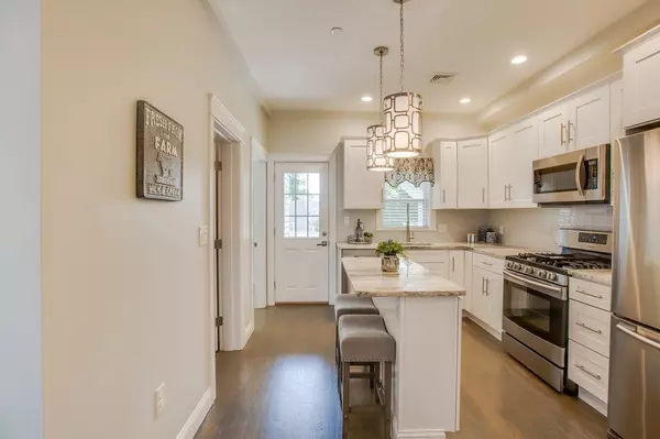 Beverly, MA 01915,21 Whitney Ave #2L