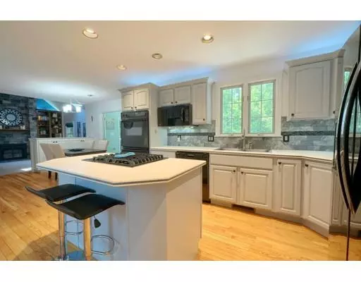 Westford, MA 01886,10 Shipley Circle