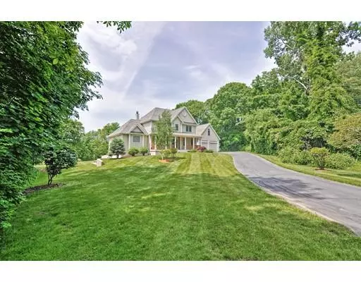 9 Westgate Rd, Cumberland, RI 02864